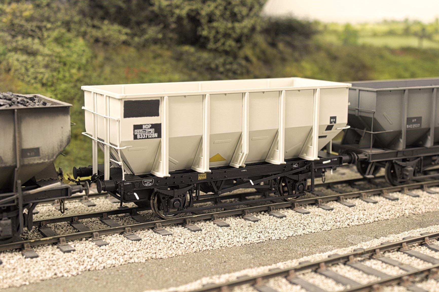 O, Look What's Back - New O Gauge 24.5 Ton Hopper Wagons